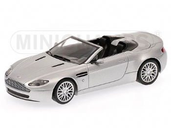 Minichamps 137430 Aston Martin V8 Vantage Roadster 2009